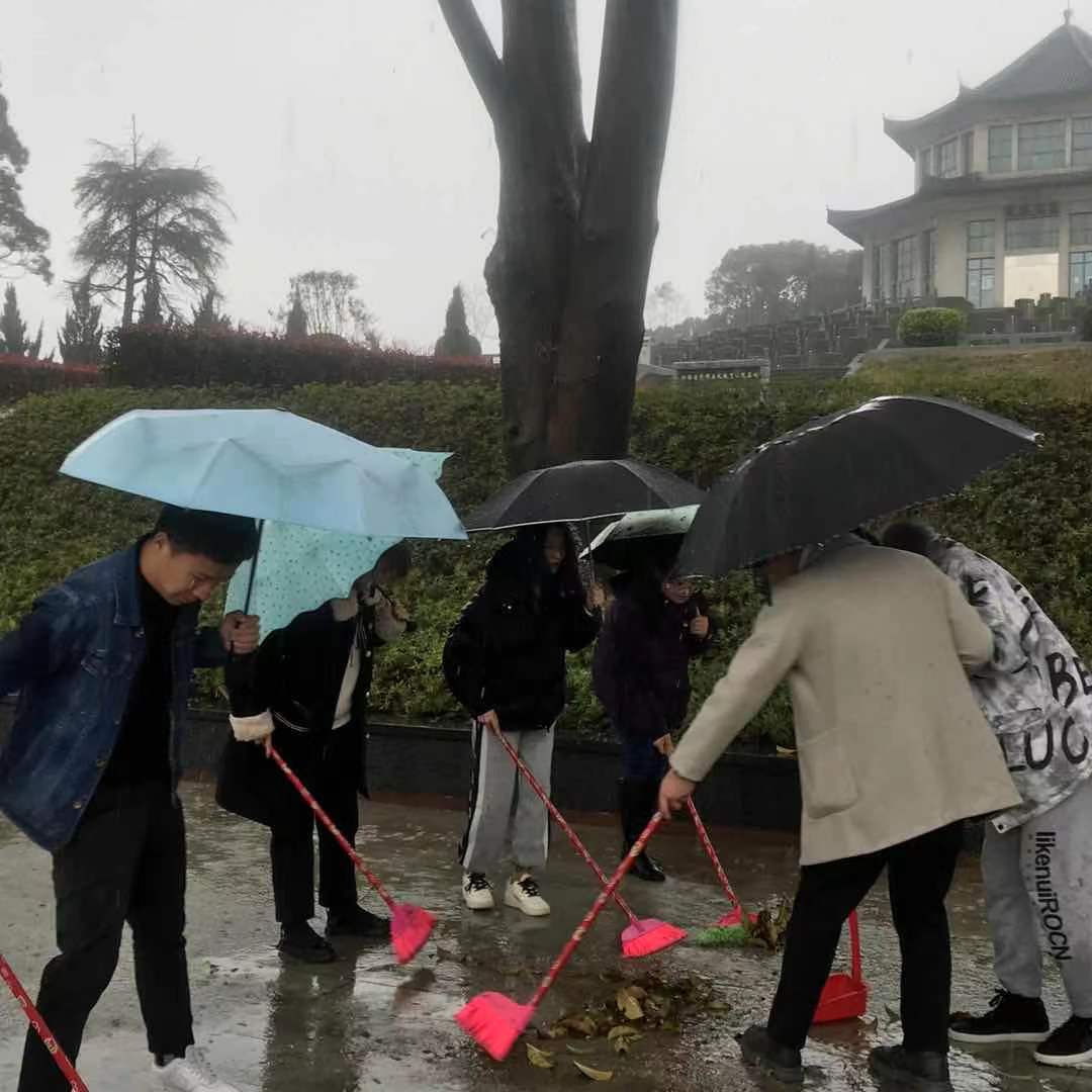 南昌向遠(yuǎn)軌道技術(shù)學(xué)校開展學(xué)雷鋒志愿服務(wù)活動