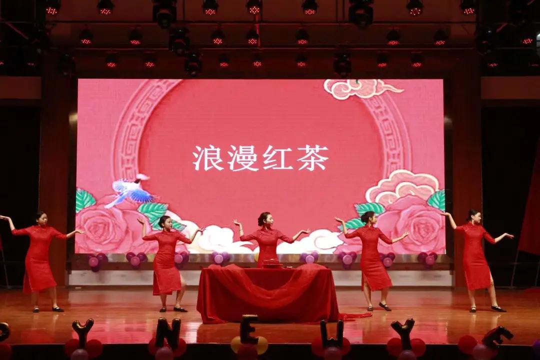 南昌向遠(yuǎn)軌道技術(shù)學(xué)校隆重舉行2021年社團(tuán)展演暨2022年元旦晚會