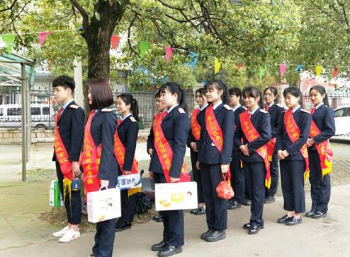 學(xué)雷鋒 共筑美麗幸福家園—南昌向遠軌道技術(shù)學(xué)校團委組織學(xué)習(xí)雷鋒精神系列活動（二）