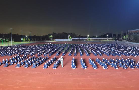 奮斗成就夢(mèng)想‖南昌向遠(yuǎn)軌道技術(shù)學(xué)校組織學(xué)生觀看開(kāi)學(xué)第一課