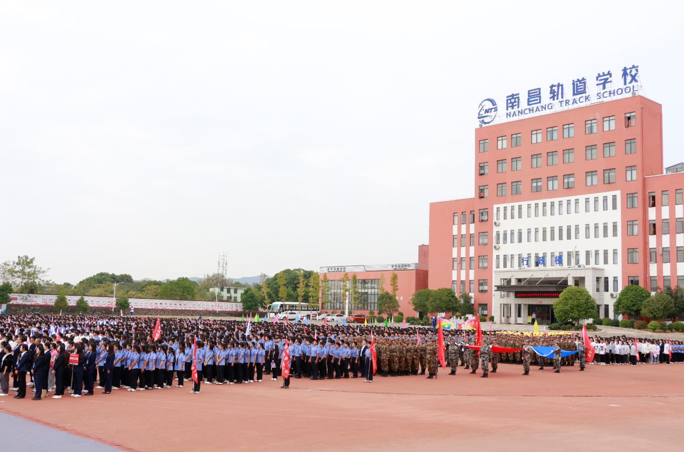 南昌向遠(yuǎn)軌道技術(shù)學(xué)校第十五屆運(yùn)動(dòng)會(huì)盛大開(kāi)幕