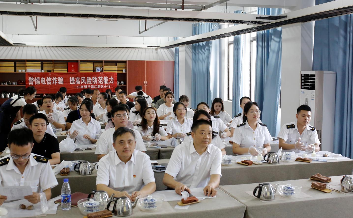 桃李芬芳至 金秋乘月來｜南昌向遠軌道技術學校與江西銀行贛江新區(qū)分行牽手開展教師節(jié)主題活動