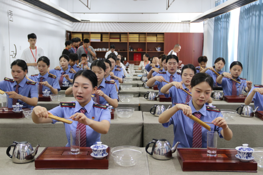 2024年南昌向遠(yuǎn)軌道技術(shù)學(xué)校“職業(yè)教育校園開放日”活動圓滿落幕