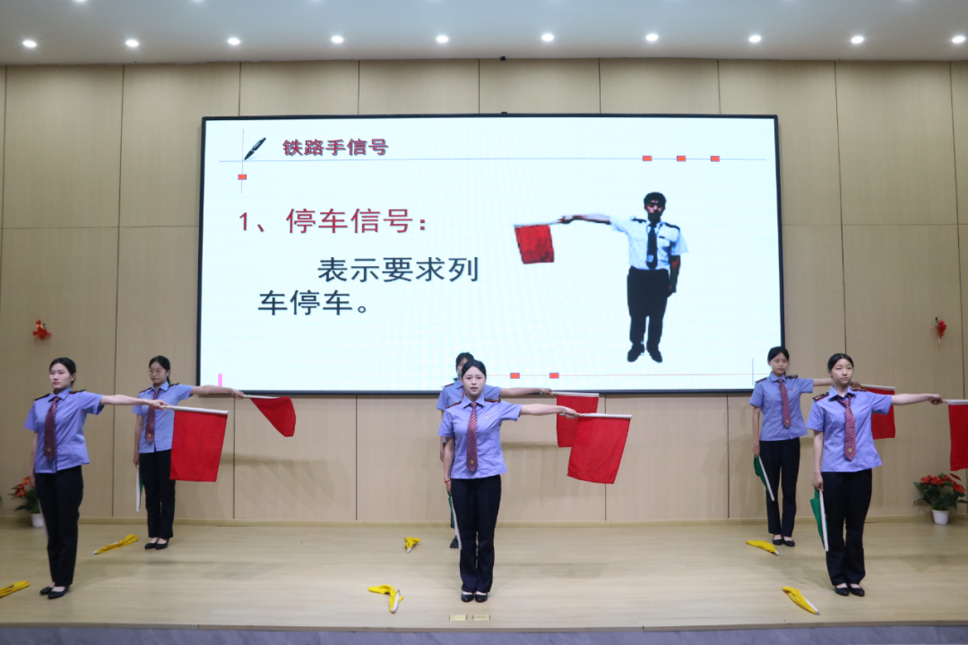 2024年南昌向遠(yuǎn)軌道技術(shù)學(xué)校“職業(yè)教育校園開放日”活動圓滿落幕