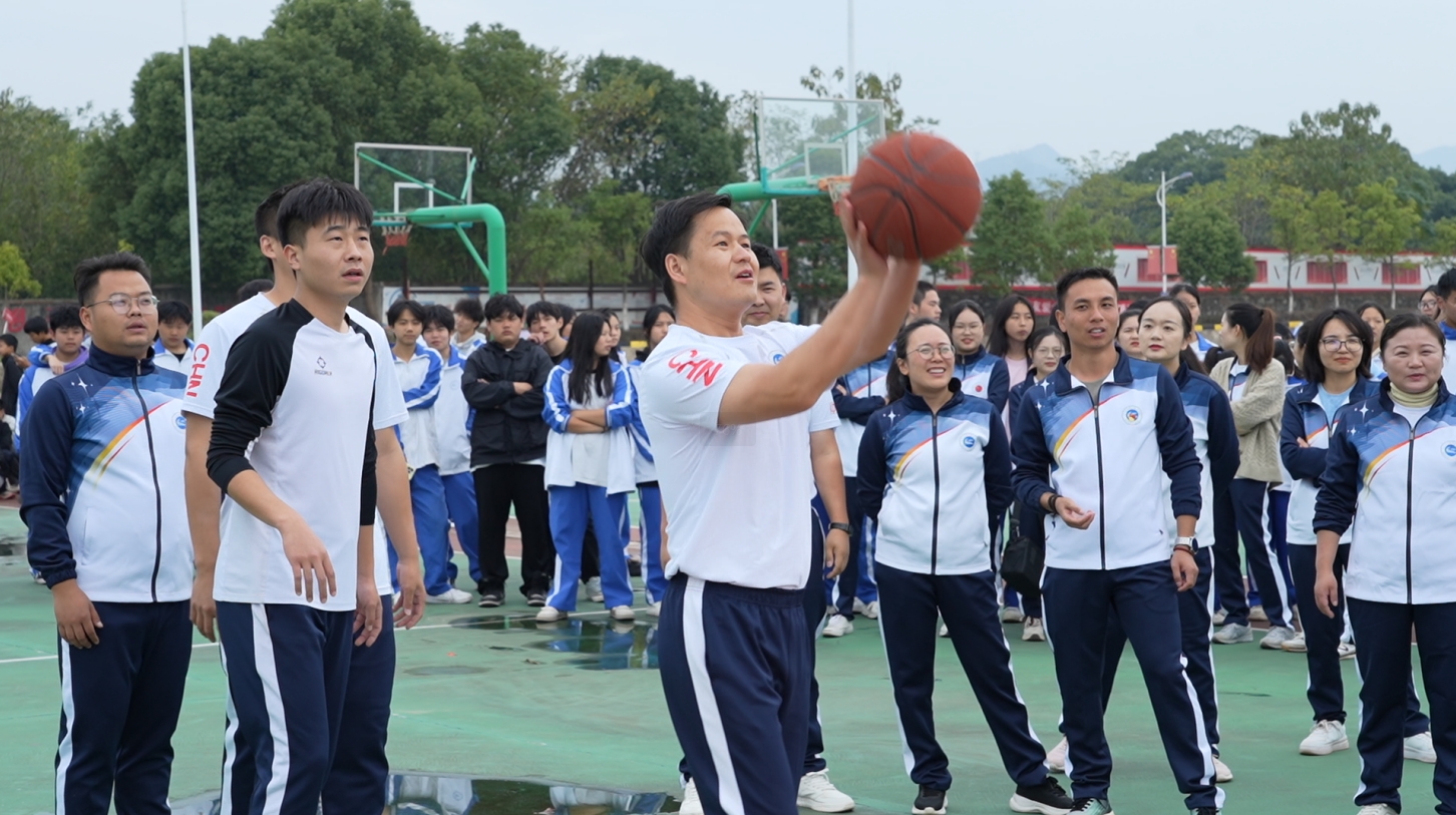 熱烈祝賀南昌向遠(yuǎn)軌道技術(shù)學(xué)校第十七屆運動會圓滿閉幕