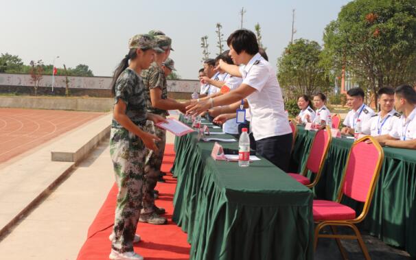 南昌向遠軌道技術(shù)學校2019級新生開學典禮暨軍訓匯演表彰大會隆重舉行