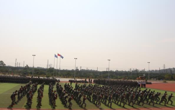 南昌向遠軌道技術(shù)學校2019級新生開學典禮暨軍訓匯演表彰大會隆重舉行