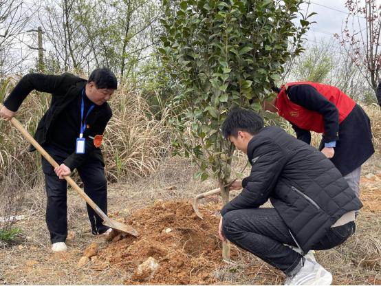 南昌向遠(yuǎn)軌道技術(shù)學(xué)校助力植樹節(jié)，彰顯向遠(yuǎn)力量