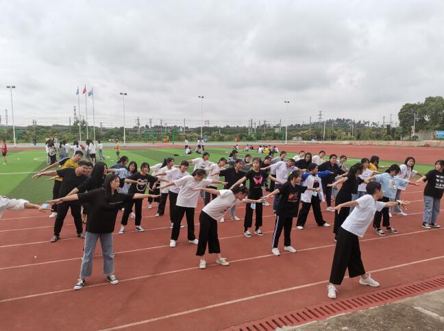 南昌向遠(yuǎn)軌道技術(shù)學(xué)校展體育課堂風(fēng)采，共教研促成長