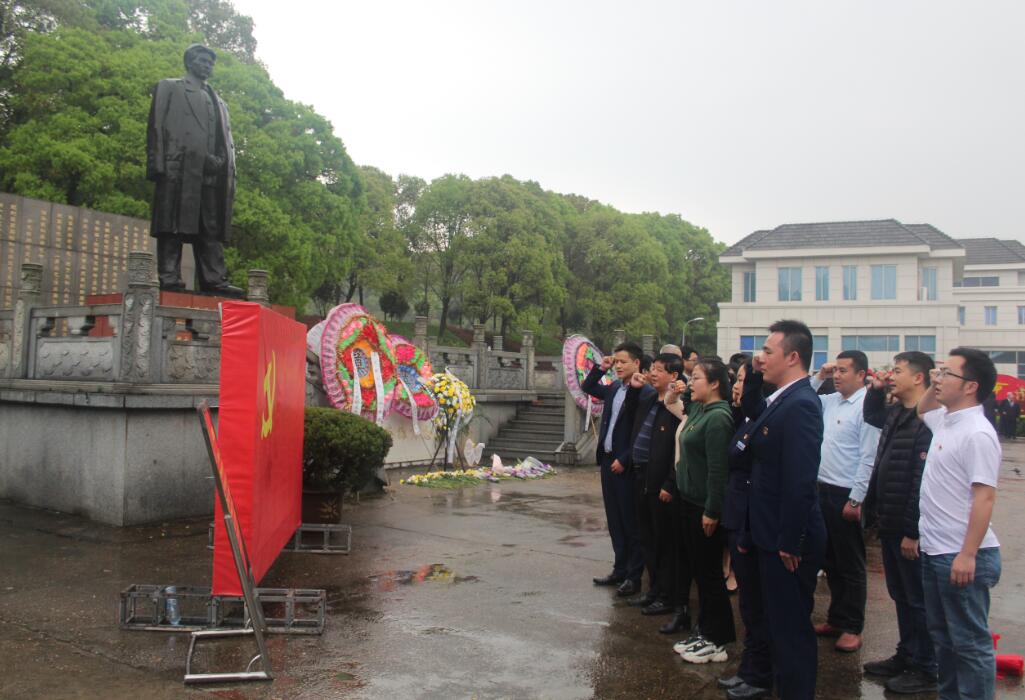 南昌向遠(yuǎn)軌道技術(shù)學(xué)校黨支部開展“精神血脈永賡續(xù)，革命薪火代代傳”主題黨日活動(dòng)