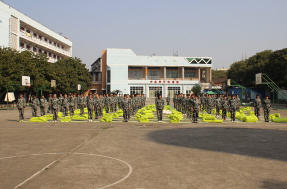 南昌向遠(yuǎn)軌道技術(shù)學(xué)校2016年春軍訓(xùn)