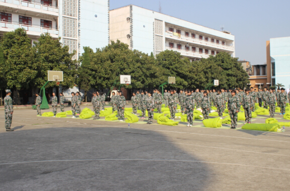 南昌向遠(yuǎn)軌道技術(shù)學(xué)校2016春季軍訓(xùn)