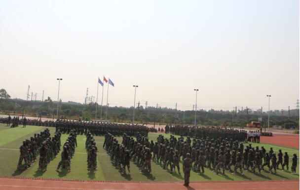 南昌向遠軌道技術(shù)學校2019級新生開學典禮暨軍訓匯演表彰大會隆重舉行