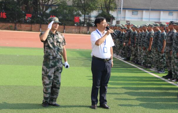 南昌向遠軌道技術(shù)學校2019級新生開學典禮暨軍訓匯演表彰大會隆重舉行